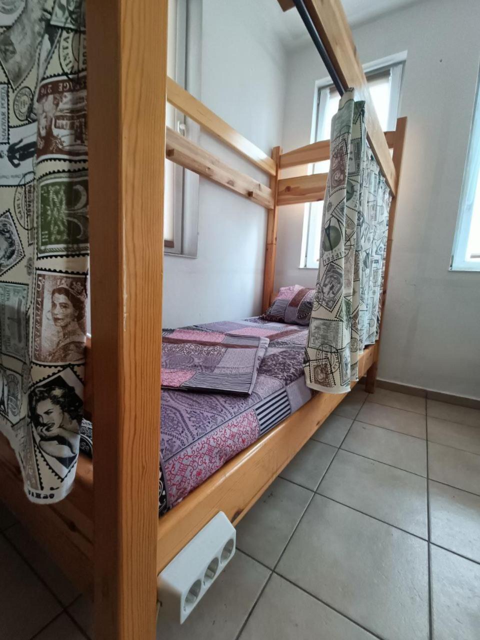 10 Coins Hostel & Tours Sofia Bilik gambar